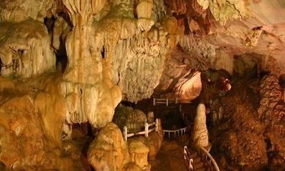 Picture of Vang Vieng - Visite des grottes à vélo de montagne - Croisière sur Nam Song