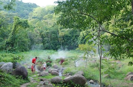 Picture for category Houaphanh abrite la plus grande source d'eau chaude au Laos